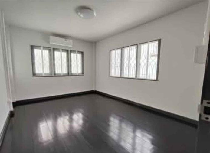 รูป HR3762เช่าบ้านเดี่ยวรีโนเวทใหม่ พร้อมเข้าอยู่ ทำเลโชคชัย 4 ซอย 56 (เหมาะอยู่อาศัย / โฮมออฟฟิศ)เครื่องใช้ไฟฟ้าและเครื่องปรับอากาศใหม่ยกชุด - รูปที่ 3/16