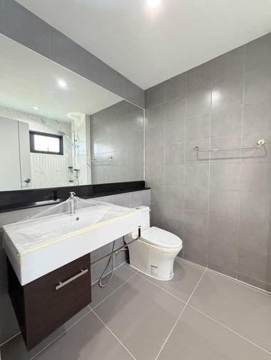 รูป 🏡🔥 บ้านเดี่ยวหลังมุม สวยพร้อมอยู่ | ติวานนท์–แจ้งวัฒนะ 💰 5.29 ล้าน | ฟรีโอน! | หน้าบ้านทิศใต้  ฟรีโอน!!! - รูปที่ 25/43