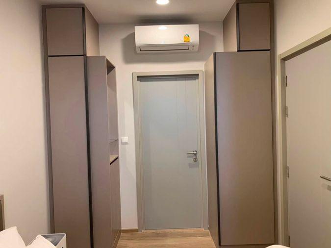 รูป Oka Haus Sukhumvit 36 ห้องแต่งโทนอบอุ่นน่าอยู่ มีเคาน์เตอร์บาร์มุมครัวไว้นั่งชิล 1 ห้องนอน 1 ห้องน้ำ - รูปที่ 7/8