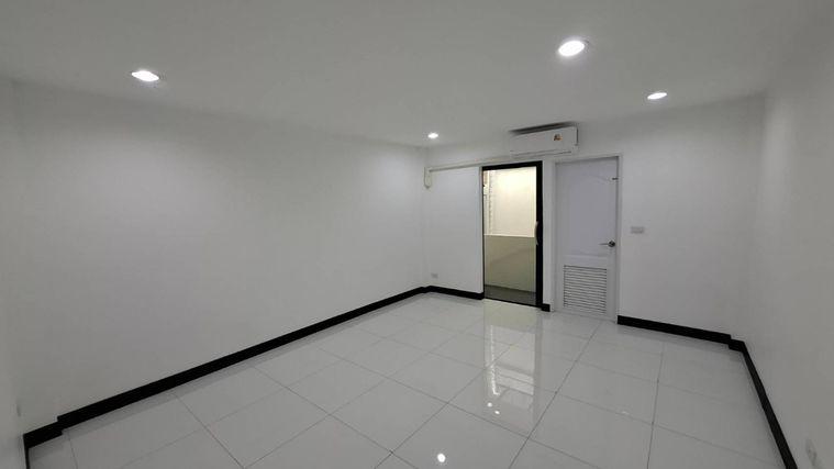 รูป ให้เช่า ด่วน Home Office/ ทาวน์โฮม ซอยสุขุมวิท 95 ใกล้ BTS บางจาก เพียง 400 เมตร (HO6916) - รูปที่ 11/12