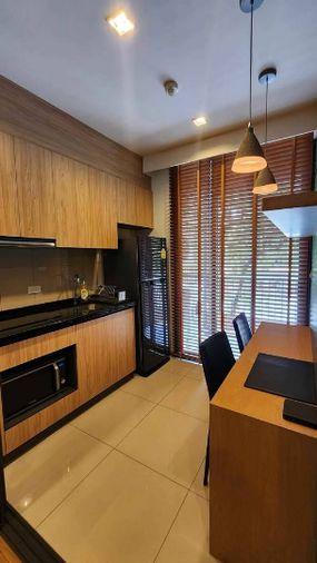 รูป hasu HAUS ไฮไลต์ครัวบิวท์อินพร้อมเคาน์เตอร์บาร์นั่งทานข้าว ตกแต่งดี เฟอร์นิเจอร์พร้อม 1 ห้องนอน 1 ห้องน้ำ - รูปที่ 4/8