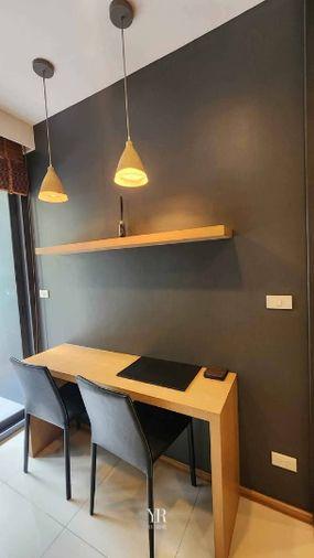 รูป hasu HAUS ไฮไลต์ครัวบิวท์อินพร้อมเคาน์เตอร์บาร์นั่งทานข้าว ตกแต่งดี เฟอร์นิเจอร์พร้อม 1 ห้องนอน 1 ห้องน้ำ - รูปที่ 5/8