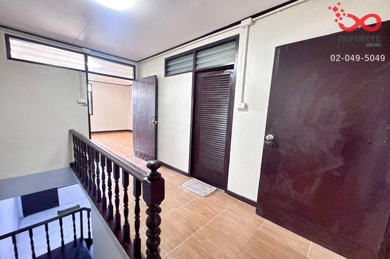รูป ขายทาวน์เฮาส์ 2 ชั้น 29 ตร.ว. ซอยนวมินทร์ 111 รีโนเวทใหม่ พร้อมอยู่ ค้าขายได้ - รูปที่ 4/10