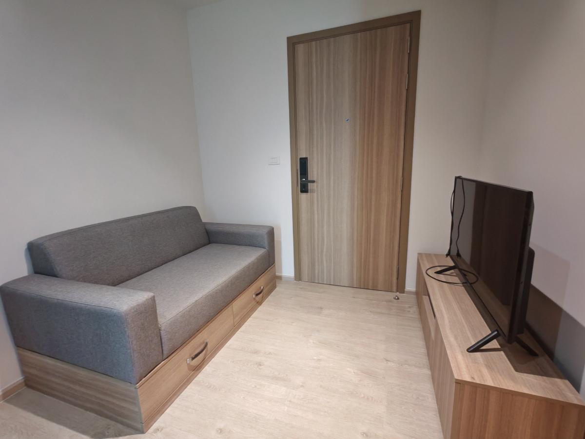 picture Quiet room with clear view. Condo attached to BTS Skytrain. Altitude Unicorn Sathorn - Tha Phra. - 4/9