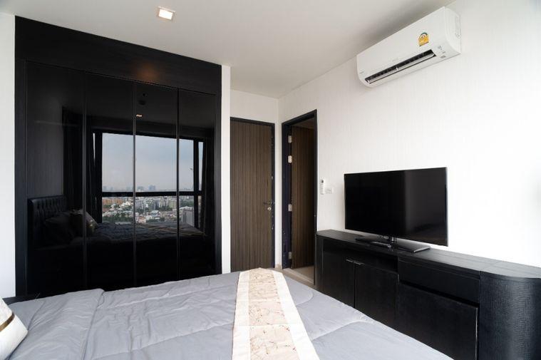 picture Corner and Quite room with Large Balcony Rhythm 44/1  BTS Phrakhanong       2 bed 1 bath  - 17/30