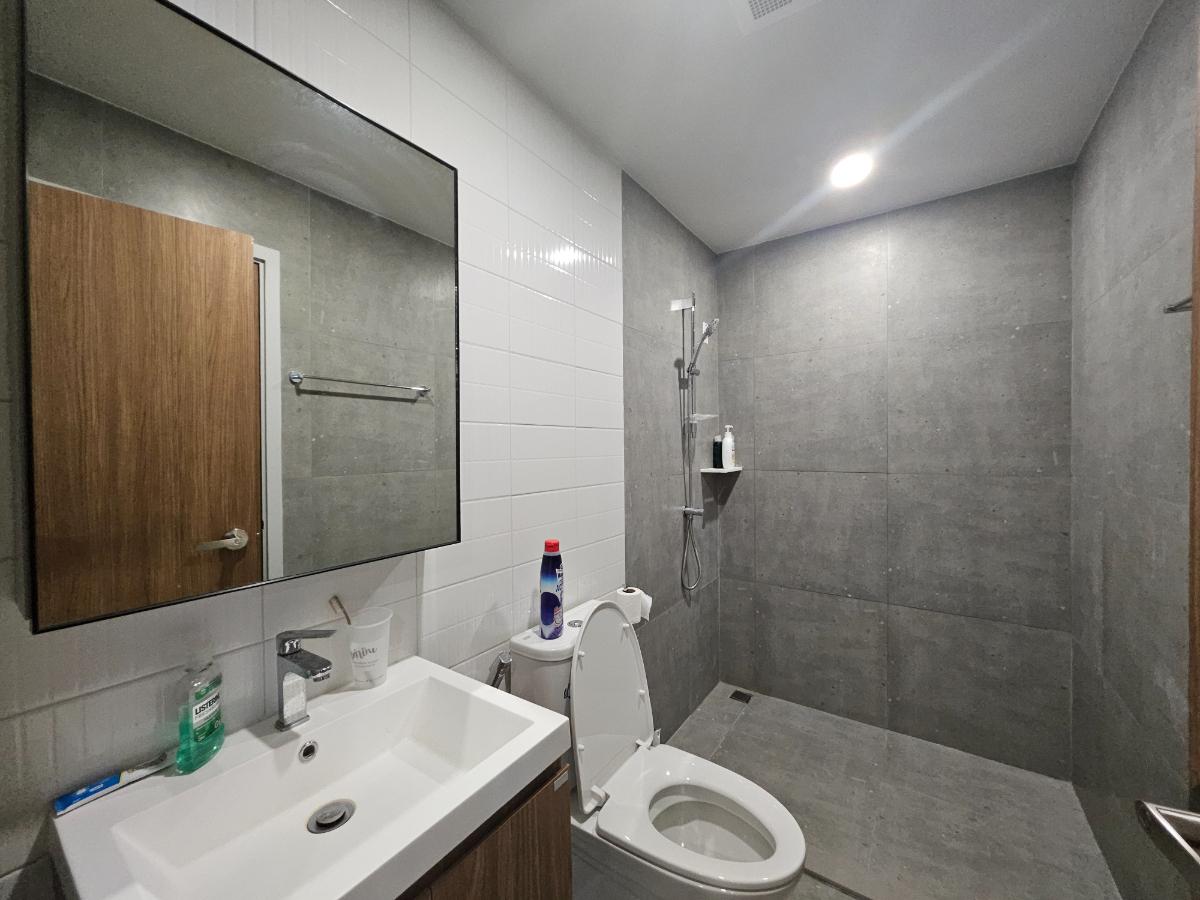 picture Unobstructed River Views from Every room! 2BR/2BA (54 Sqm) with Bathtub  - 12/30