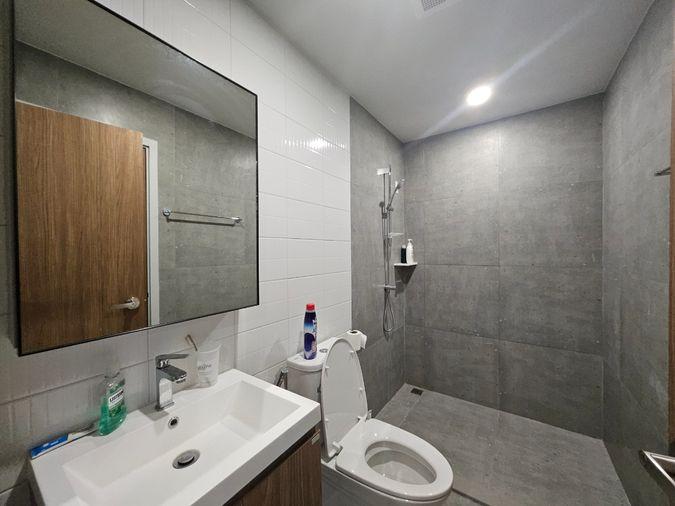 picture Unobstructed River Views from Every room! 2BR/2BA (54 Sqm) with Bathtub  - 12/30