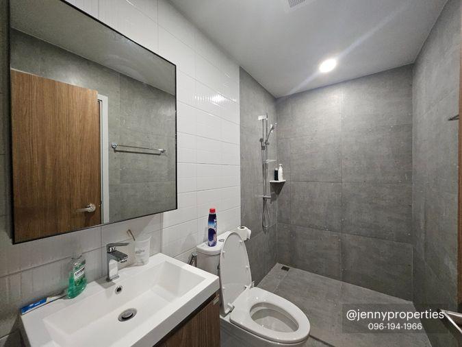 picture Unobstructed River Views from Every room! 2BR/2BA (54 Sqm) with Bathtub - 12/30