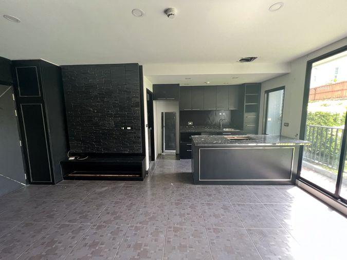 picture 🏢 Affordable Condo for Sale at D'Mura Ratchayothin Condominium |  BTS Sena Nikhom - 1/6