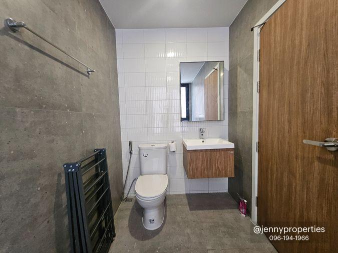 picture Unobstructed River Views from Every room! 2BR/2BA (54 Sqm) with Bathtub - 15/30
