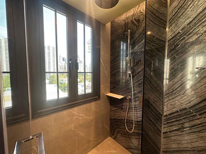 รูป The Reserve Sukhumvit 61 ห้องแต่งสไตล์โมเดิร์น โทนสีอ่อน กระจกและเนื้อที่กว้างพร้อมเปิดรับแสงธรรมชาติ - รูปที่ 9/35
