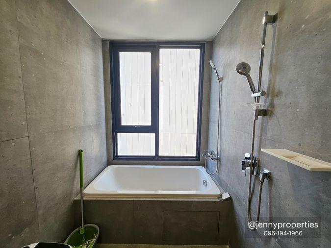 picture Unobstructed River Views from Every room! 2BR/2BA (54 Sqm) with Bathtub - 10/30