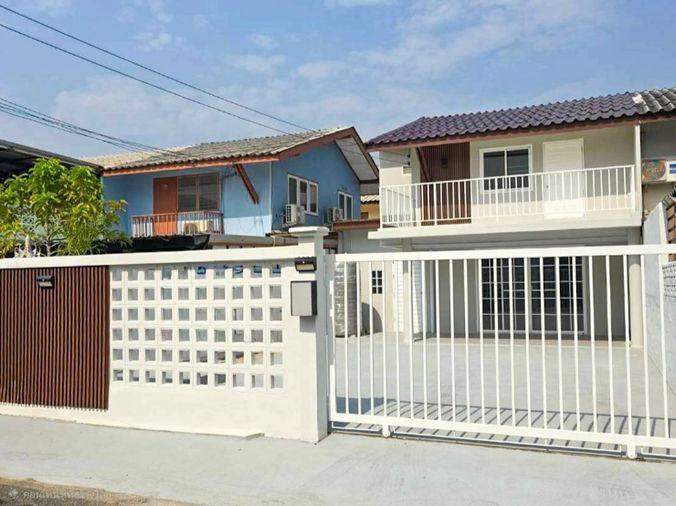 รูป ขายบ้านแฝดรีโนเวทใหม่ หมู่บ้านปิ่นเจริญ 3 สรงประภา 14 ดอนเมือง 35 ตร.ว. 2 นอน 2 น้ำ ใกล้สนามบินดอนเมือง รถไฟฟ้าสายสีแดง เพียง 3.75 ล้าน ฟรีโอน - รูปที่ 1/8