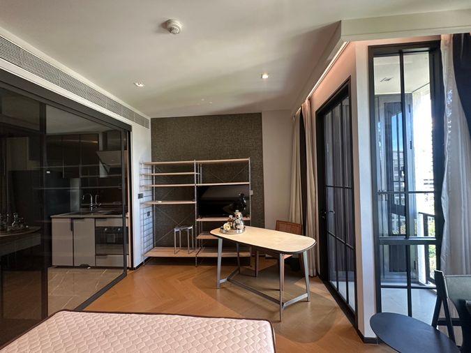 รูป The Reserve Sukhumvit 61 ห้องแต่งสไตล์โมเดิร์น โทนสีอ่อน กระจกและเนื้อที่กว้างพร้อมเปิดรับแสงธรรมชาติ - รูปที่ 10/35