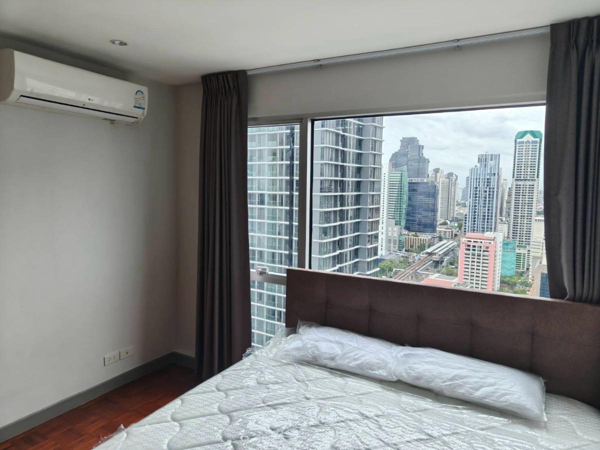 รูป 🔥 Silom Suite ห้องใหญ่ 2 Bedrooms 1 Bathroom ชั้น 28 ขนาด 90 ตร.ม. วิวเมืองสวย ใจกลางสีลม เพียง 32,000 บาท/เดือน! 🏙️✨ - รูปที่ 4/9