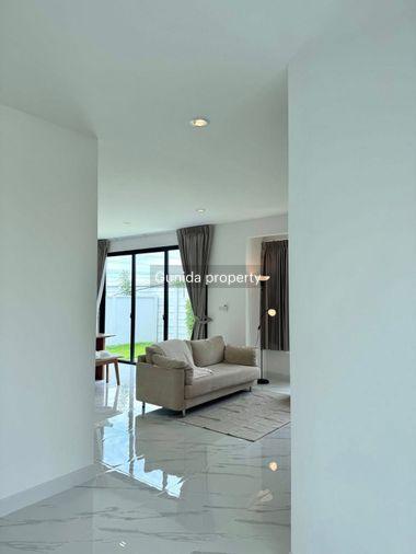 รูป 🏡 ให้เช่า COMO BIANCA II (โคโม่ เบียงก้า 2 บางนา) ✨ บ้านสวยสไตล์ Modern พร้อมอยู่ 📍 ทำเลตรงข้าม Mega Bangna - รูปที่ 8/16