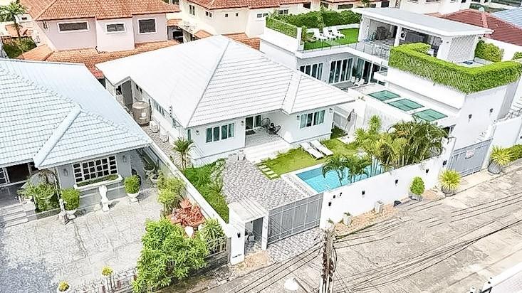 รูป High End House for Sale Chaiyapruek 5 Bedrooms Private Pool - รูปที่ 1/15