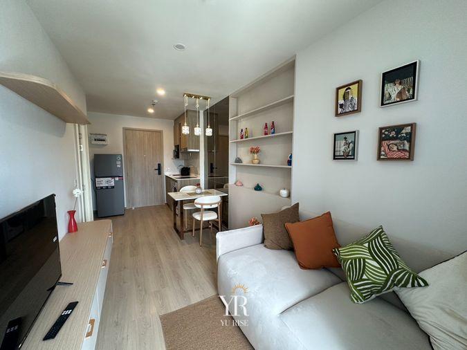 รูป Life Rama 4-Asoke ห้องตกแต่งโทนอบอุ่น พร้อมเฟอร์นิเจอร์ครบครัน พื้นที่ใช้สอยเป็นสัดส่วน 1 ห้องนอน 1 ห้องน้ำ พร้อมเข้าอยู่ - รูปที่ 1/18