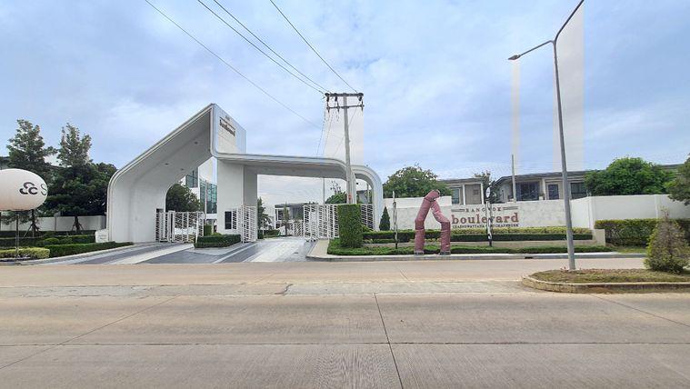 รูป ขายบ้านเดี่ยว 2 ชั้น   สภาพใหม่ บางกอกบูเลอวาร์ด แจ้งวัฒนะ-ราชพฤกษ์ แปลงมุม พร้อมเข้าอยู่  เนื้อที่ 76.6  ตรว.  4 นอน 5น้ำ          - รูปที่ 50/50