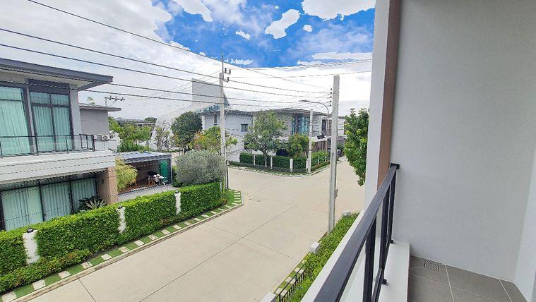รูป ขายบ้านเดี่ยว 2 ชั้น   สภาพใหม่ บางกอกบูเลอวาร์ด แจ้งวัฒนะ-ราชพฤกษ์ แปลงมุม พร้อมเข้าอยู่  เนื้อที่ 76.6  ตรว.  4 นอน 5น้ำ          - รูปที่ 36/50