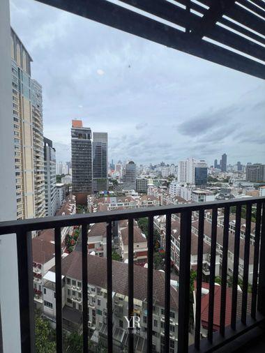 รูป Park Origin Thonglor ห้องโทนเข้มให้ความรู้สึกเรียบหรูและเป็นส่วนตัว ฟังก์ชันครบ และระเบียงรับวิวเมืองได้อย่างลงตัว - รูปที่ 11/12