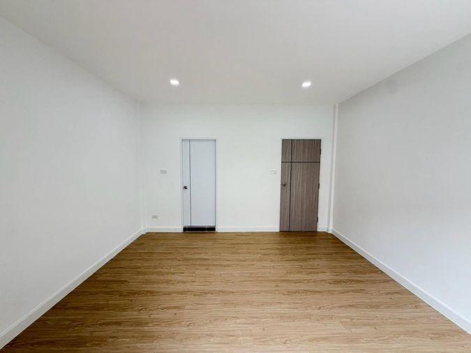 รูป ขายบ้าน ทาวน์เฮ้าส์ 3ชั้น ท่าข้าม บางขุนเทียน ใกล้ เซ็นทรัลพระราม 2 (บ้านรีโนเวทใหม่พร้อมเข้าอยู่)) - รูปที่ 18/33