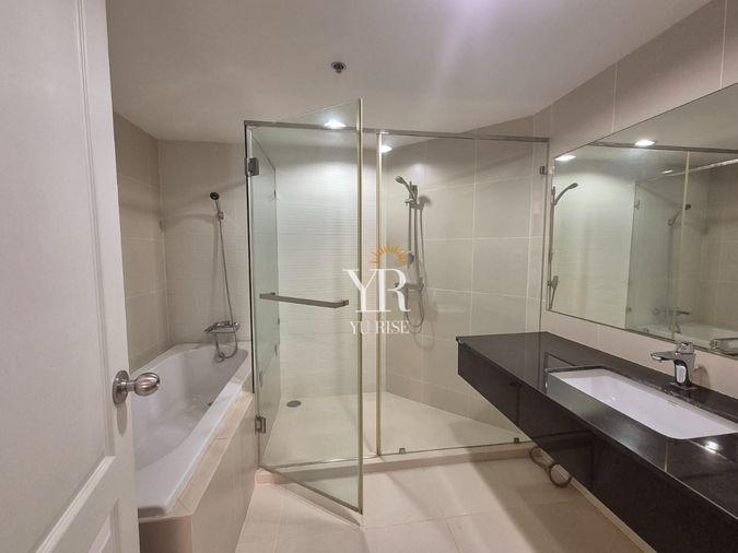 รูป Belle Grand Rama 9 ห้องสภาพดี และ ห้องนอนกว้างตกแต่งสไตล์คลาสสิกโทนอบอุ่น พร้อมเฟอร์นิเจอร์ครบครัน ในราคาที่ดีที่สุด - รูปที่ 12/26