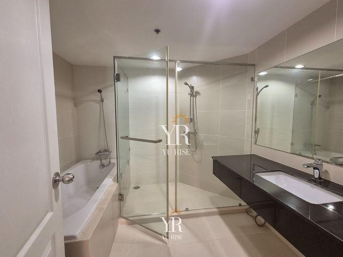 รูป Belle Grand Rama 9 ห้องสภาพดี และ ห้องนอนกว้างตกแต่งสไตล์คลาสสิกโทนอบอุ่น พร้อมเฟอร์นิเจอร์ครบครัน ในราคาที่ดีที่สุด - รูปที่ 12/26