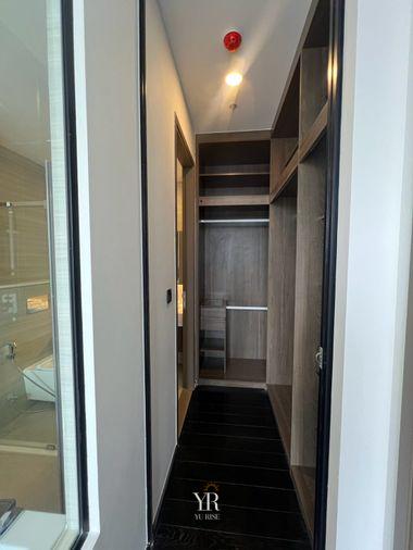 รูป Park Origin Thonglor ห้องโทนเข้มให้ความรู้สึกเรียบหรูและเป็นส่วนตัว ฟังก์ชันครบ และระเบียงรับวิวเมืองได้อย่างลงตัว - รูปที่ 6/12