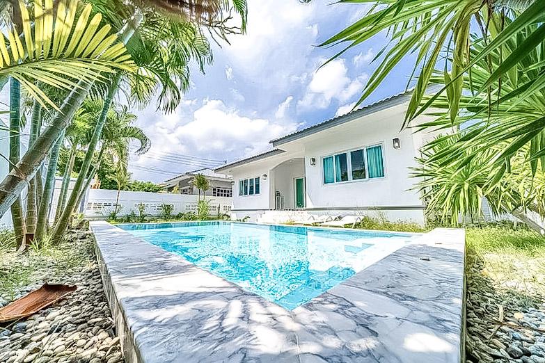 รูป High End House for Sale Chaiyapruek 5 Bedrooms Private Pool - รูปที่ 3/15