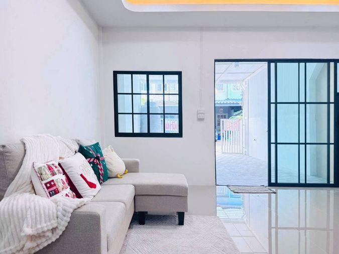 รูป ⭐✨RH-157 ขายทาวน์เฮ้าส์อยู่เจริญ 3 ลำลูกกา–คลอง 4 ✨⭐ - รูปที่ 2/16