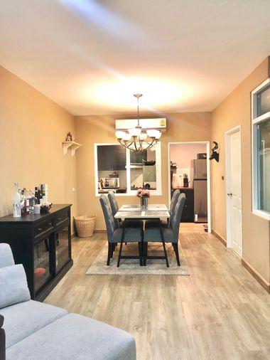 รูป ให้เช่าทาวน์โฮม 2 ชั้น พร้อมเฟอร์นิเจอร์ โครงการโกลเด้นทาวน์1 หลังกระทรวงสาธารณสุข ใกล้เดอะมอล์งามวงศ์วาน - รูปที่ 1/15