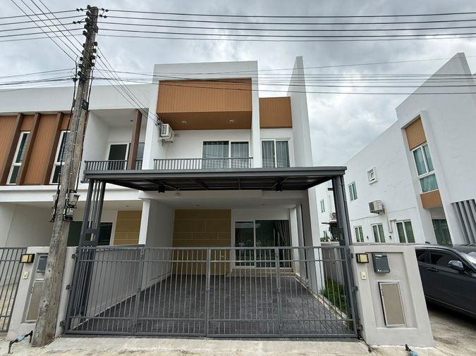 รูป 🏡✨ ให้เช่า! ทาวน์โฮม “หลังมุม” พื้นที่ใหญ่ อยู่สบาย 📍 ซื่อตรง โคซี่ ทาวน์โฮม The Peak (รังสิต – คลอง 6) - รูปที่ 2/16