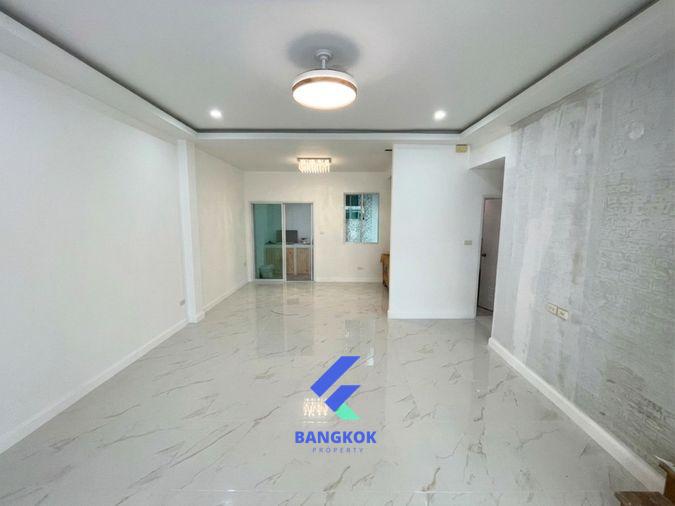 รูป 🏡 ขายทาวน์เฮ้าส์ 2 ชั้น | สรงประภา–ประชาอุทิศ 🔨 กำลังรีโนเวทใหม่ 📍 บ้านต้นโครงการ - รูปที่ 2/8