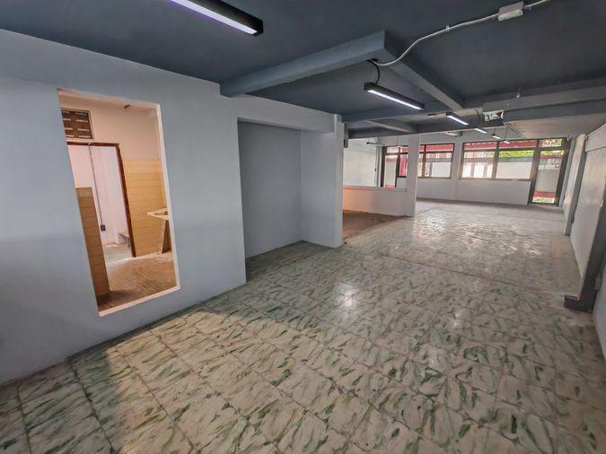รูป 📌ติดถนนใหญ่ ใกล้รถไฟฟ้า MRT วัดมังกร 100 ม📌 เช่าตึกแถว เยาวราช สัมพันธวงศ์ ชั้น 4 และดาดฟ้า พื้นที่ใช้สอย 180 ตร.ม. - รูปที่ 4/9