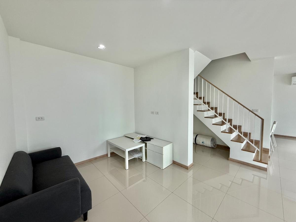 รูป 🏡✨ ให้เช่า! ทาวน์โฮม “หลังมุม” พื้นที่ใหญ่ อยู่สบาย 📍 ซื่อตรง โคซี่ ทาวน์โฮม The Peak (รังสิต – คลอง 6) - รูปที่ 3/16