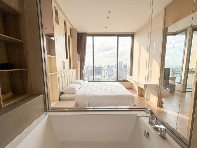 รูป Luxury 1-Bedroom on the 40th Floor with Stunning Asoke View, Only 39K! - รูปที่ 2/13