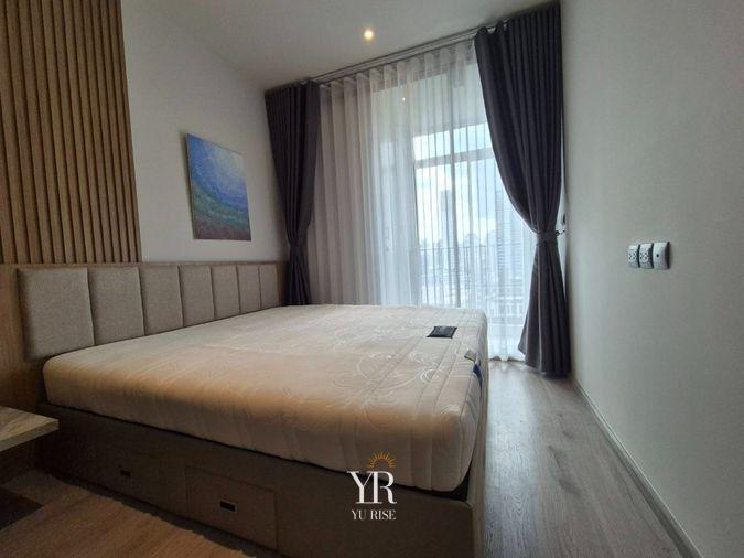 รูป Rhythm Ekkamai Estate ห้องตกแต่งสไตล์โมเดิร์นในโทนอบอุ่นและเรียบหรู พร้อมเฟอร์นิเจอร์บิวท์อินครบครัน พร้อมเข้าอยู่ - รูปที่ 8/10