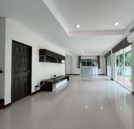 รูป บ้านเดี่ยวให้เช่า ✨ Villa Arcadia Srinakarin ✨ 5 ห้องนอน 4 ห้องน้ำ เฟอร์นิเจอร์ และ เครื่องใช้ไฟฟ้าครบ  - รูปที่ 21/22