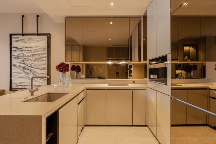 รูป ห้องว่าง* ✅ ✅ ให้เช่า - The Reserve Sathorn , Super Luxury 1 ห้องนอน พร้อมเข้าอยู่ ติดต่อไลน์ @bktasset หรือโทร 095-325-8928 - รูปที่ 2/7