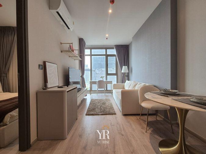 รูป Rhythm Ekkamai Estate ตกแต่งครบในสไตล์โมเดิร์น เน้นโทนสีสบายตา พร้อมเฟอร์นิเจอร์ที่จัดวางอย่างลงตัว พร้อมเข้าอยู่ - รูปที่ 3/9