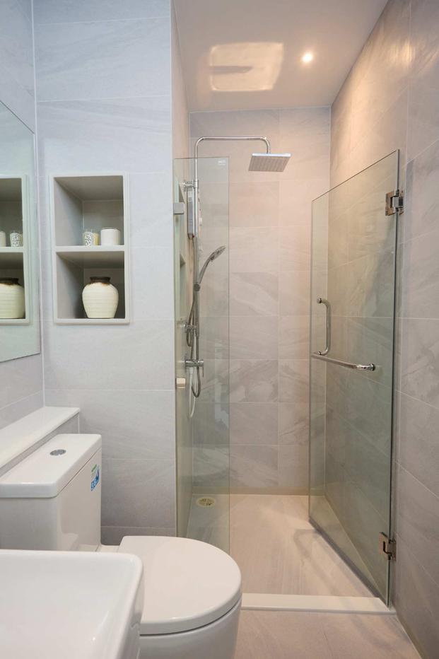 รูป Rhythm Ekkamai Estate ห้องดีไซน์เรียบหรูในโทนธรรมชาติ จัดวางพื้นที่ได้อย่างเป็นสัดส่วน พร้อมมุมรับประทานอาหาร - รูปที่ 6/7