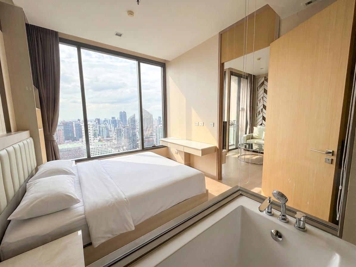 รูป Luxury 1-Bedroom on the 40th Floor with Stunning Asoke View, Only 39K! - รูปที่ 7/13