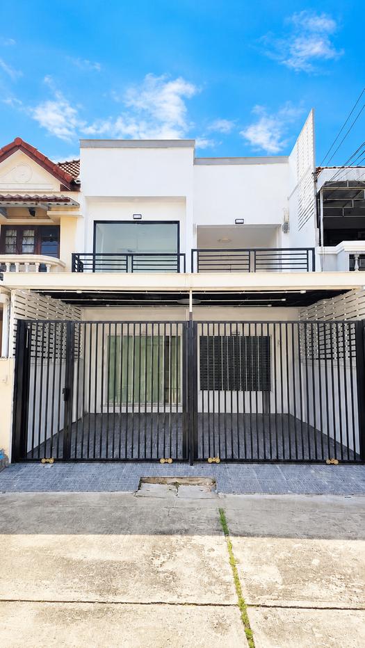 รูป 🏡✨ ขายทาวน์เฮ้าส์ 2 ชั้น | ลาดพร้าว โชคชัย4 💰 ราคา 7.xx ล้านบาท🔨 กำลังรีโนเวทใหม่ทั้งหลัง | เปิดจองแล้ว! - รูปที่ 1/22