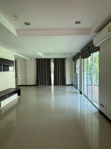 รูป บ้านเดี่ยวให้เช่า ✨ Villa Arcadia Srinakarin ✨ 5 ห้องนอน 4 ห้องน้ำ เฟอร์นิเจอร์ และ เครื่องใช้ไฟฟ้าครบ - รูปที่ 22/22