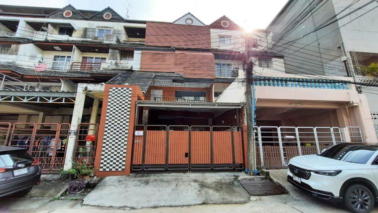 รูป หมู่บ้านวราธรวิลล์ (Waratorn Ville) พัฒนาการ 44    4 ชั้น  เนื้อที่ 31.5 ตร.วา  พื้นที่ใช้สอยกว่า 300 ตร.เมตร - รูปที่ 1/20