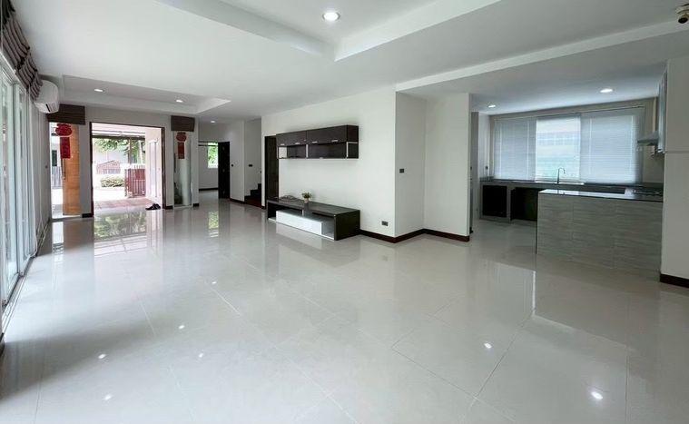 รูป บ้านเดี่ยวให้เช่า ✨ Villa Arcadia Srinakarin ✨ 5 ห้องนอน 4 ห้องน้ำ เฟอร์นิเจอร์ และ เครื่องใช้ไฟฟ้าครบ  - รูปที่ 8/22