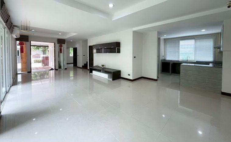 รูป บ้านเดี่ยวให้เช่า ✨ Villa Arcadia Srinakarin ✨ 5 ห้องนอน 4 ห้องน้ำ เฟอร์นิเจอร์ และ เครื่องใช้ไฟฟ้าครบ - รูปที่ 8/22