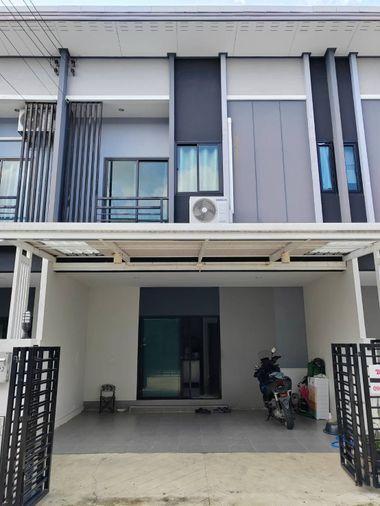 รูป 🟠ขายด่วน !! ทาวน์โฮม The Riva Wongwaen-Lumlukka Klong 5 เดอะ ริว่า วงแหวน-ลำลูกกา คลอง 5  ใกล้ทางด่วน 2 นาที✅ เดินทางสะดวก - รูปที่ 1/8