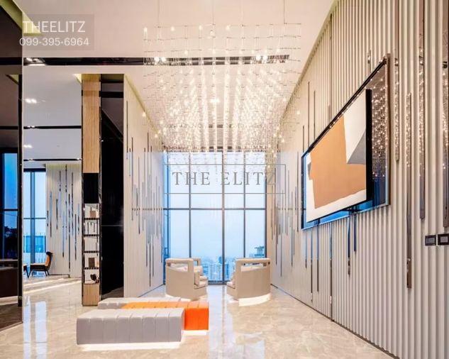 รูป ✨ Iconic Modern Residence Opposite Central Ladprao | Direct Skywalk Connection to BTS Ha Yeok Lat Phrao & MRT ✨ - รูปที่ 2/17